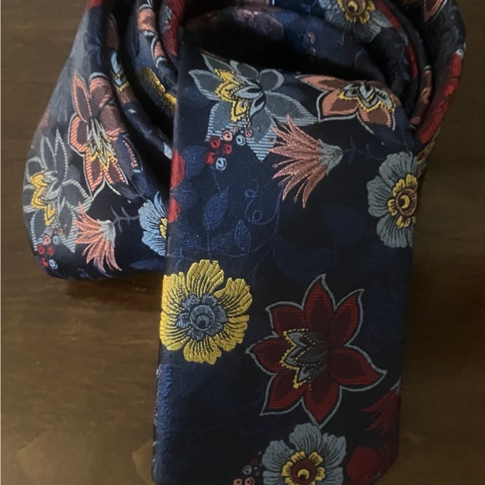Bar III Floral Tie in Navy and Red